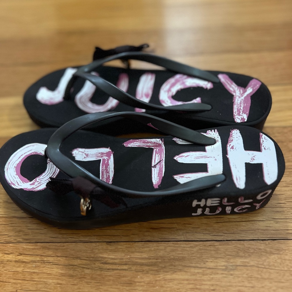 Juicy Couture Callie Sandals - Picture 2 of 7